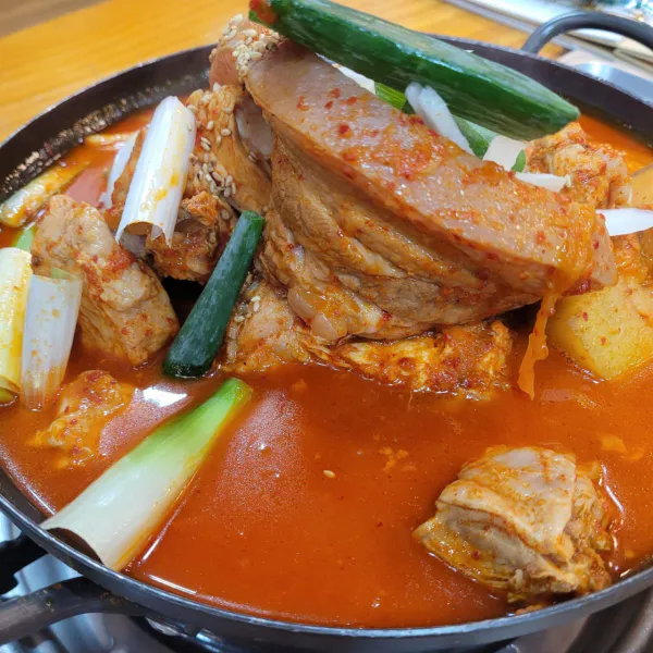 고수의 부엌 김치삼합 가마솥의 누룽지