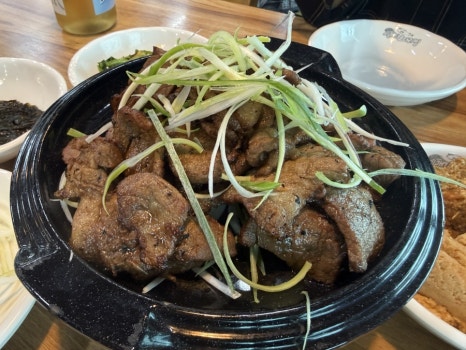 천안 유량동 시골연탄불고기냉면집의 대표 메뉴 연탄불고기 사진