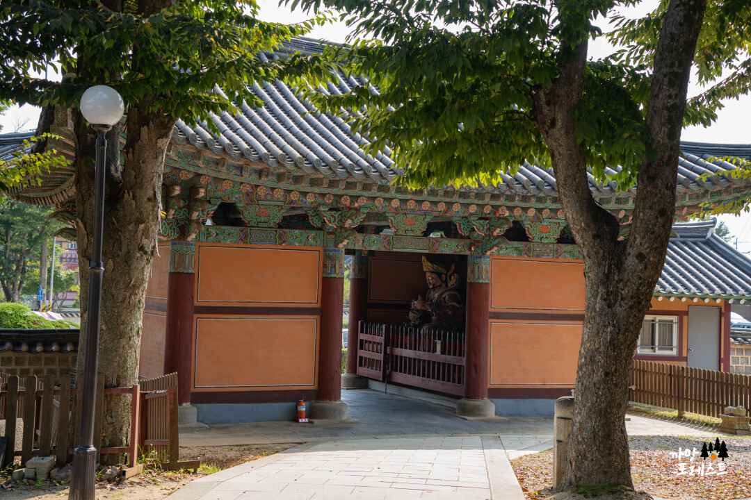 용주사 입구