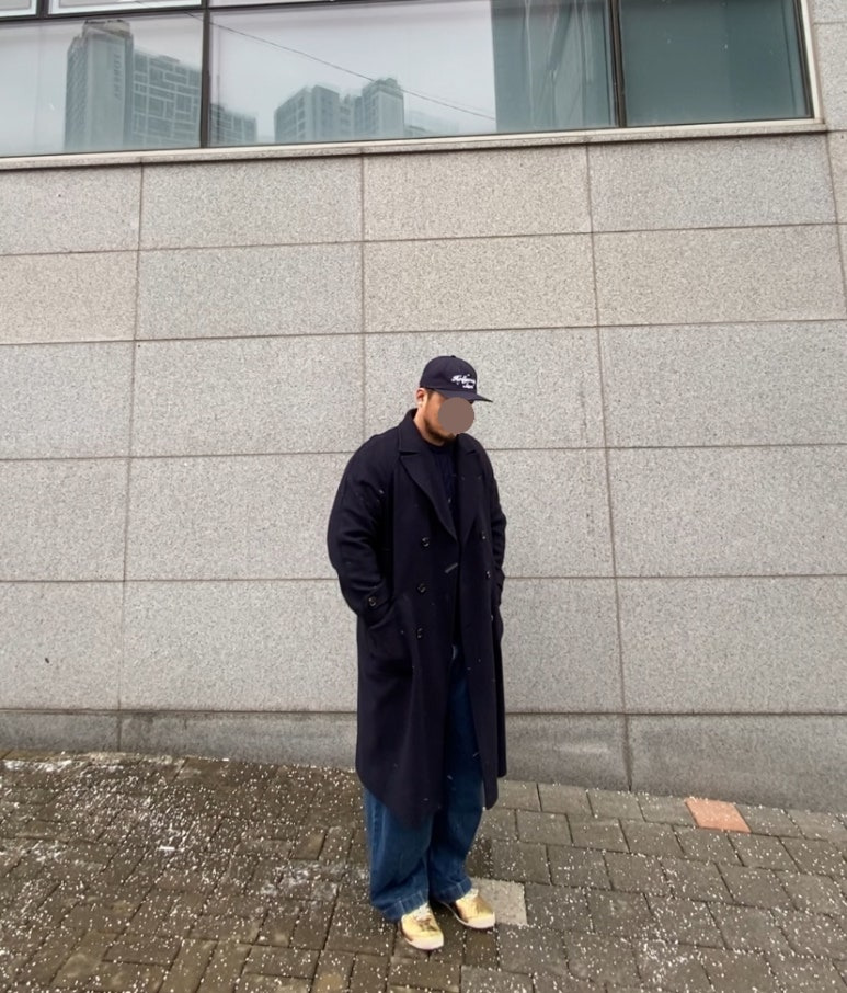 데일리룩('26.1.12.)에페 빈티지 할리우드 스타 볼캡, 그레이휴 더블브레스티드 롱코트, 후브스 헤비케이블니트 울 스웨터, 무신사스탠다드 벌룬 팬츠, 아식스 오니츠카타이거 골드