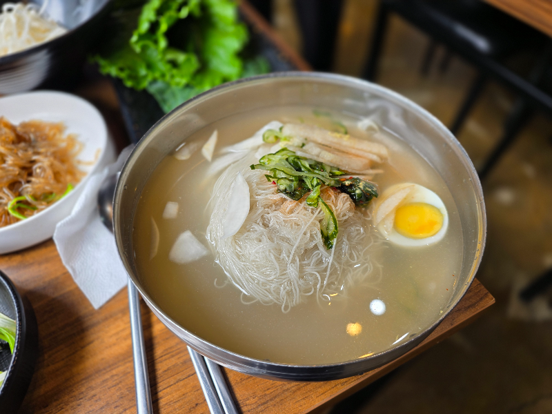 냉면이 있다.
