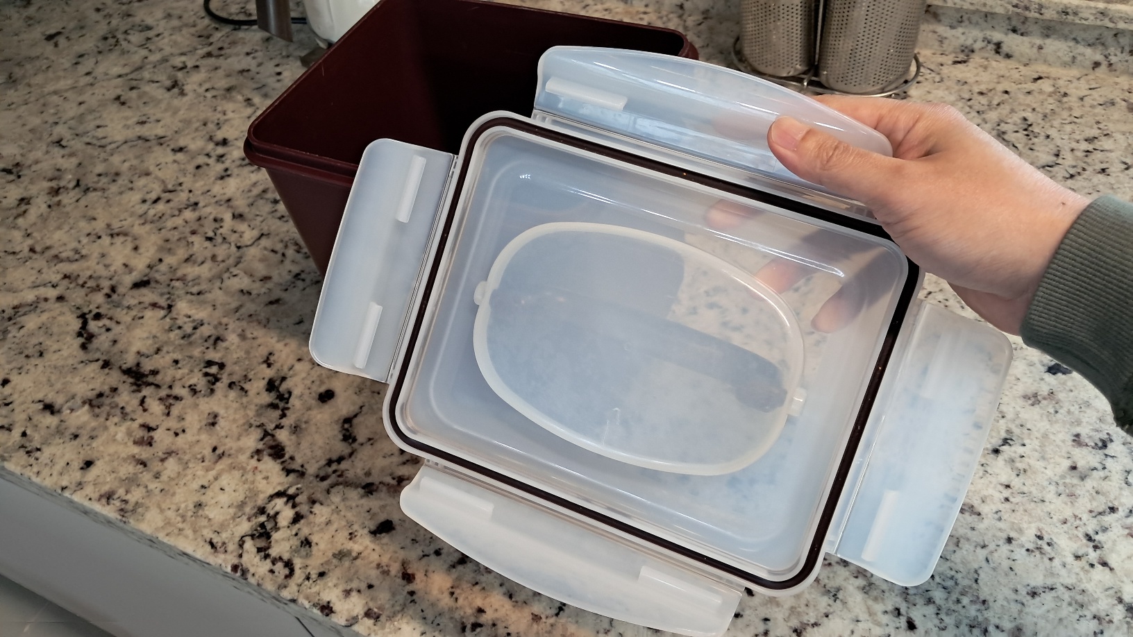 냄새나는-김치통-뚜껑