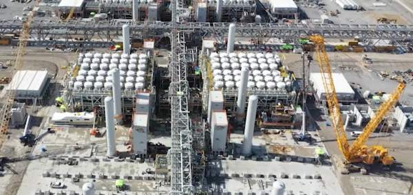 미국 에너지 수출 신기록 사상 최고치 기록: 호르무즈 해협 봉쇄가 불러온 에너지 시장의 대변동과 지속 가능성 분석