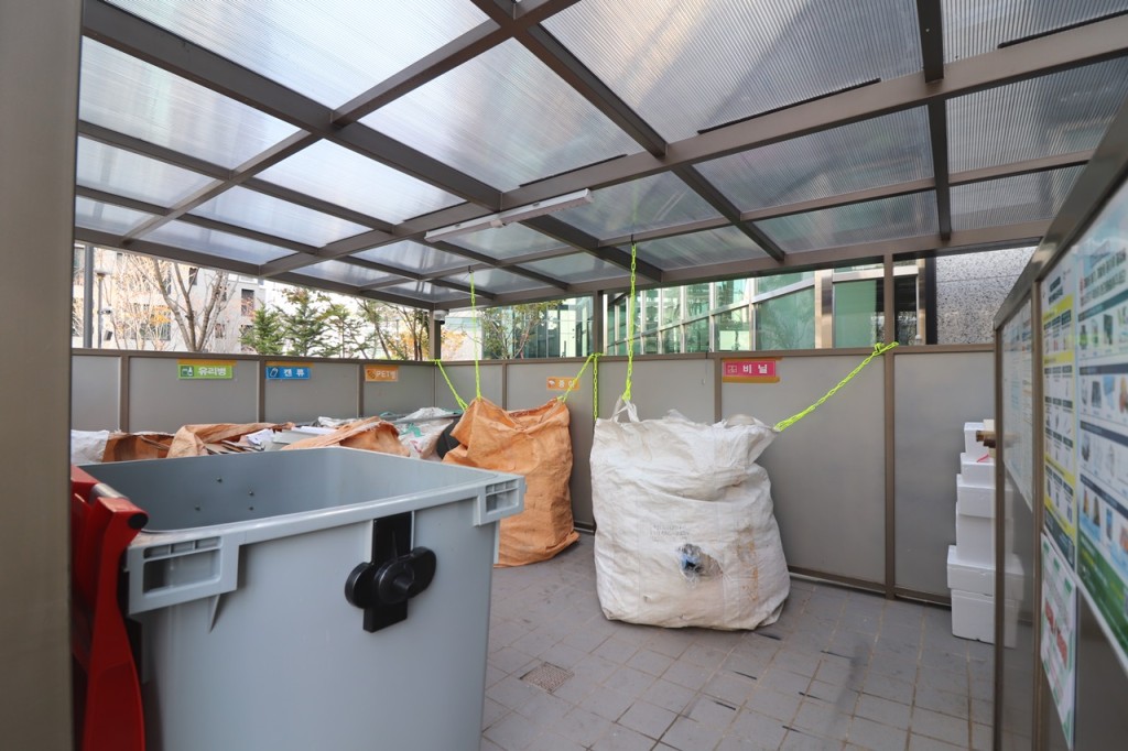 호반써밋목동 쓰레기장