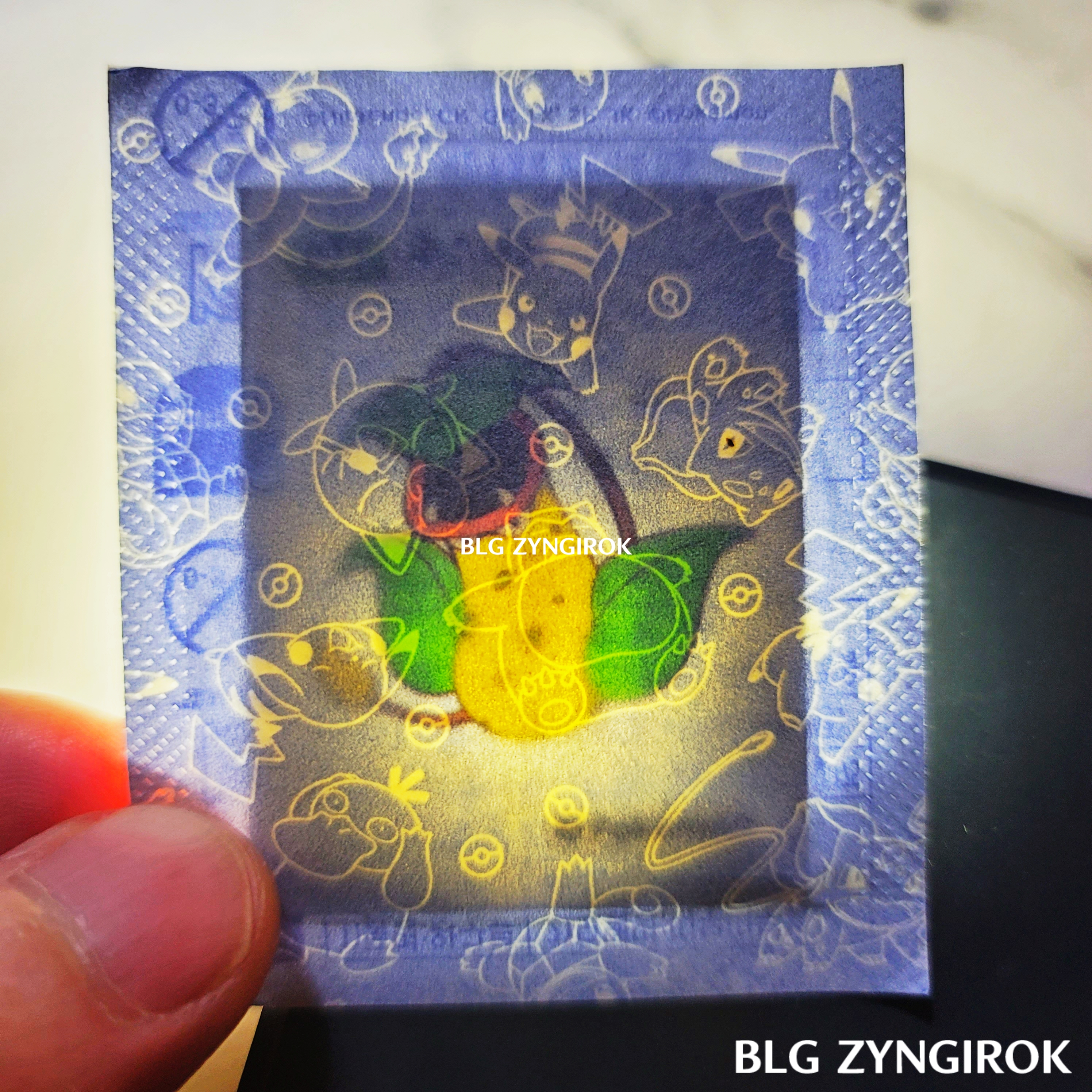 띠부띠부씰-우츠보트를-들고있다.