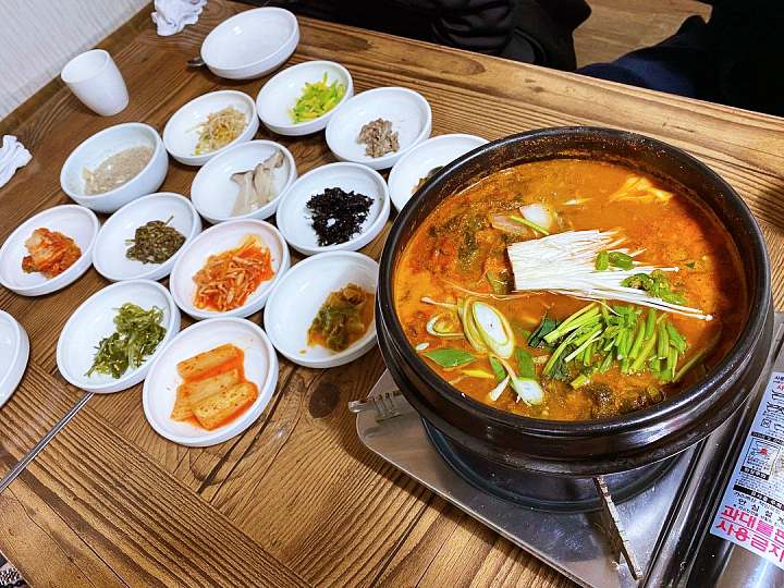 고양 행주산성 가게 메기 매운탕 힘이 솟는 한 그릇 30년 전통 노포 유림가든 맛집 추천
