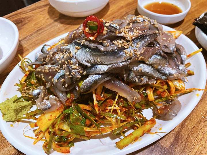 식객 허영만 백반기행 조성모 편 생 멸치회 정식 정성가득 계란말이 반찬 경주 맛집 소개