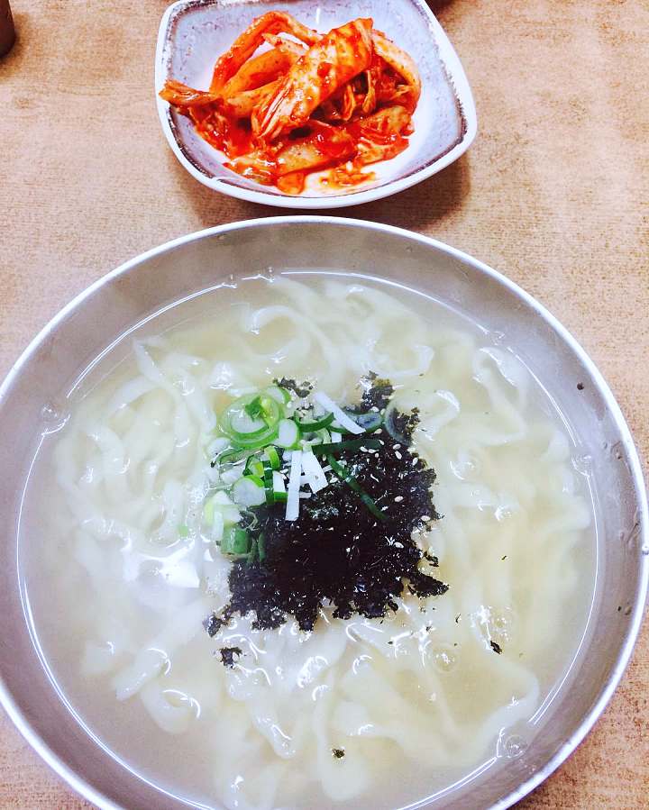 춘천 맛집 추천 생방송투데이 그리움을 달래는 온기 아낌없는 정성 한 그릇 잔치국수 비빔국수 칼국수 오늘방송 인생 분식