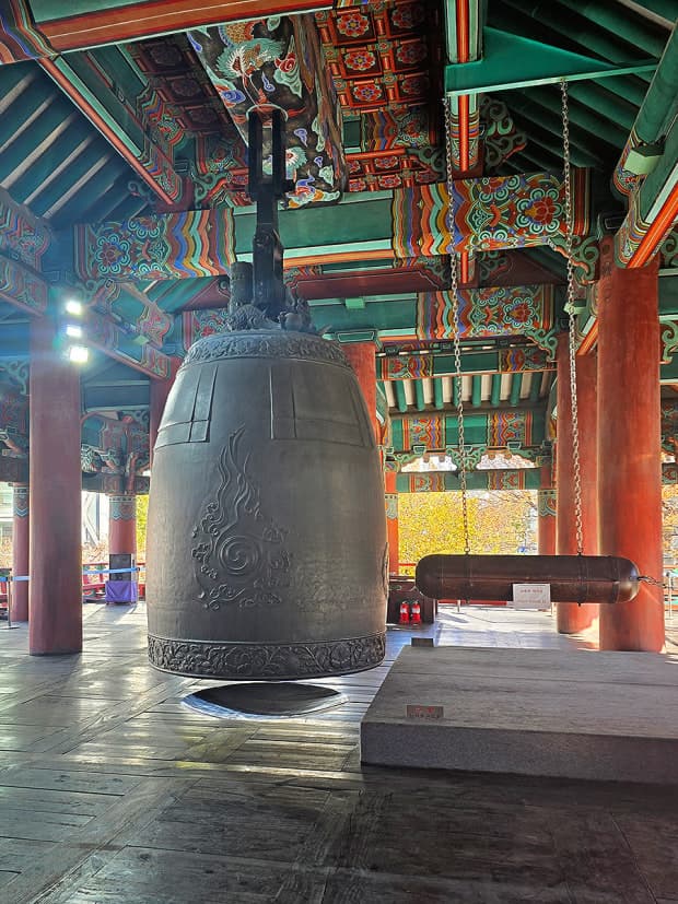 사찰 종소리의 음향 구조와 현대 감정 치유 콘텐츠의 연결