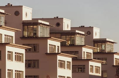 부동산 투자, 아파트 vs 주택: 어떤 선택이 더 유리할까?