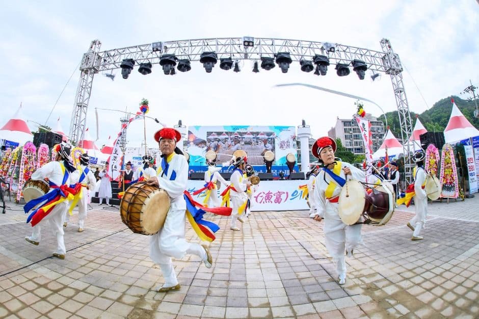 남해 미조항에서 만나는 봄, 2025 보물섬 해산물축제❘기간, 프로그램 및 공연 일정
