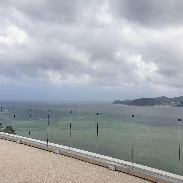 여수 카페 투어: 뷰카페 모이핀 오션(MOIFIN OCEAN) 소개_4층 야외