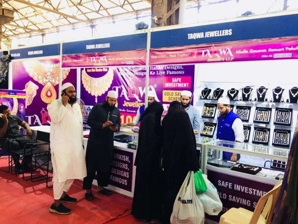 금을 쇼핑하는 무슬림