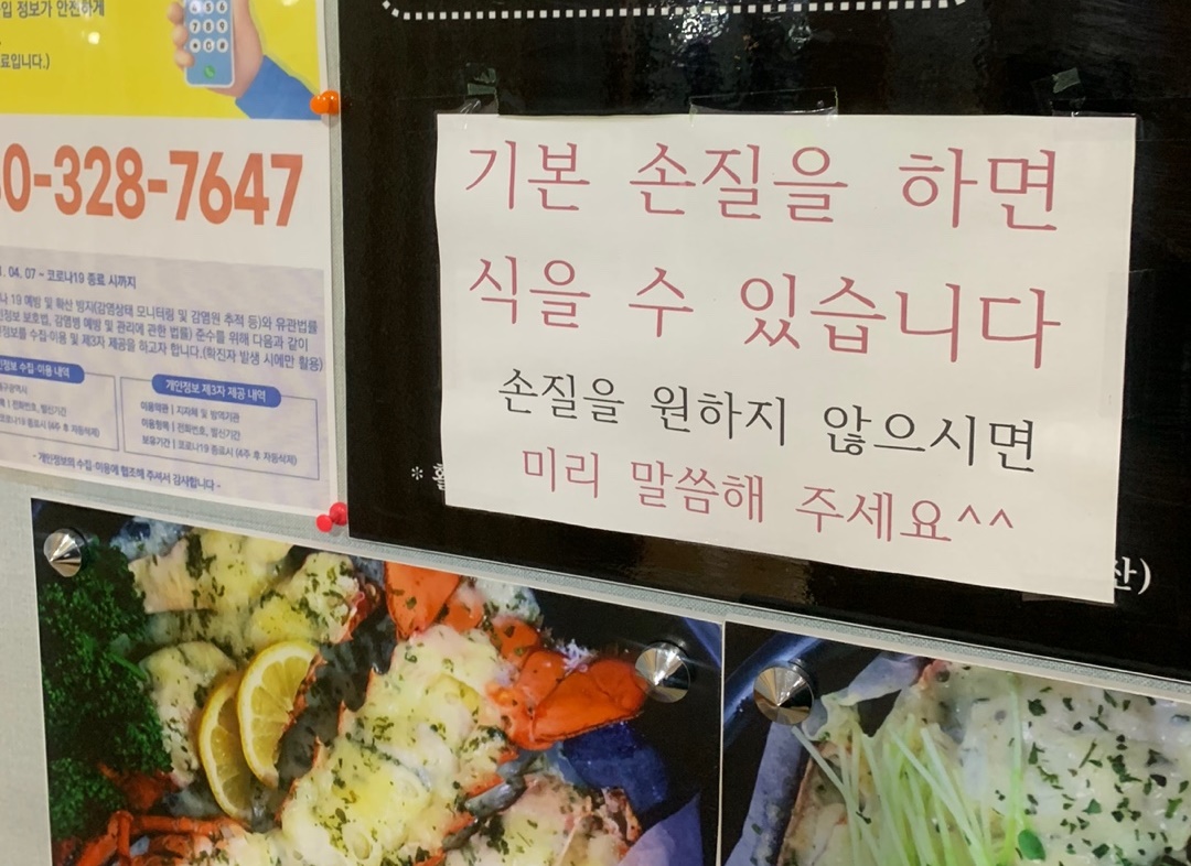 손질하면 대게가 조금 식어서 나옵니다.
