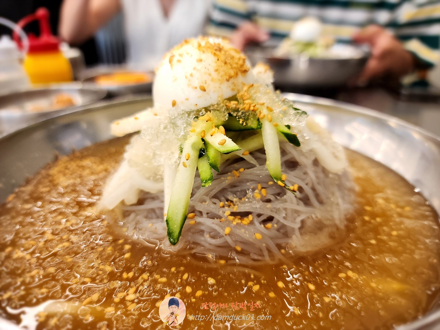 점심 물냉면 곱빼기