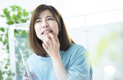 잇몸을 만지면 냄새