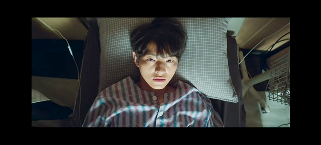 침대에서 눈을 뜬 주인공