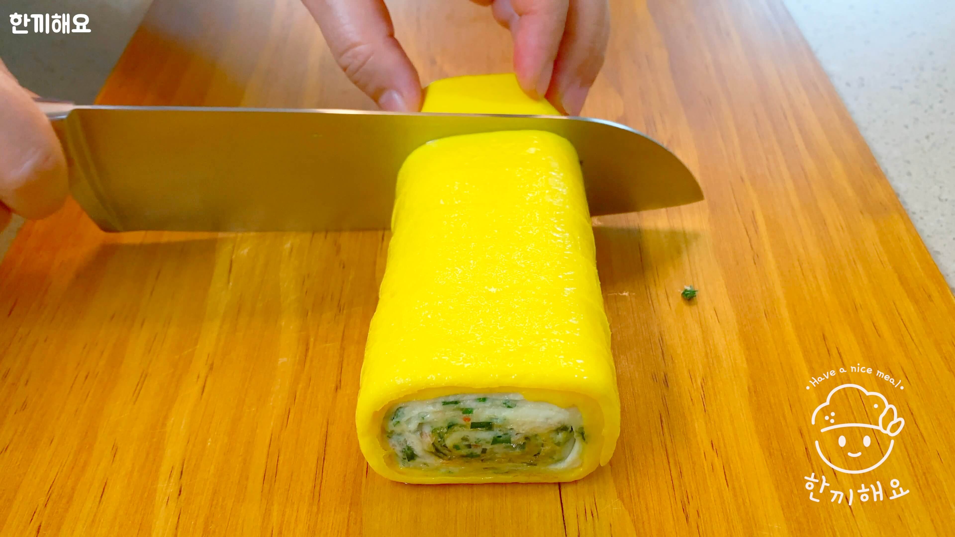 계란말이 써는 모습