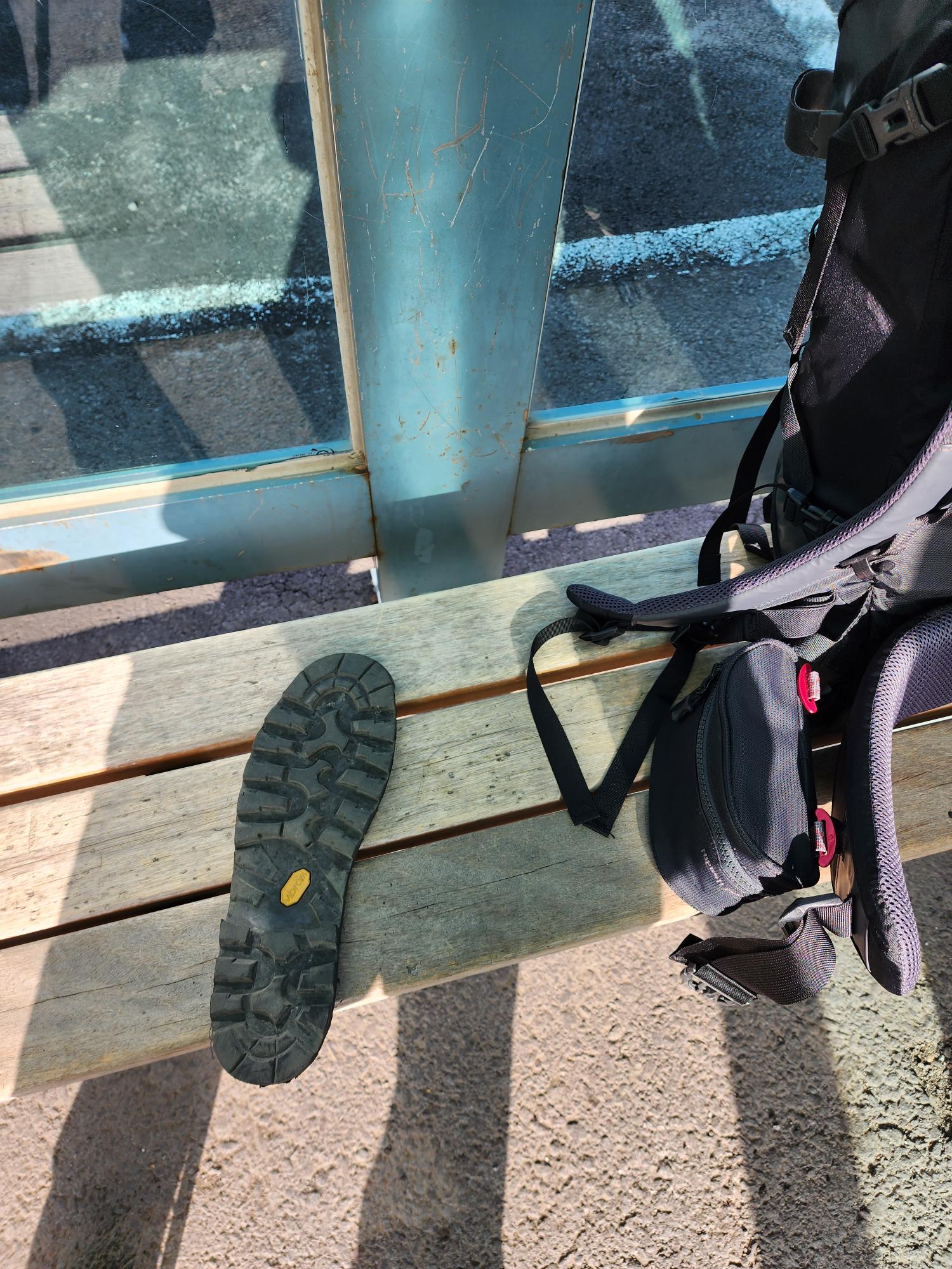 신발 밑창 이탈