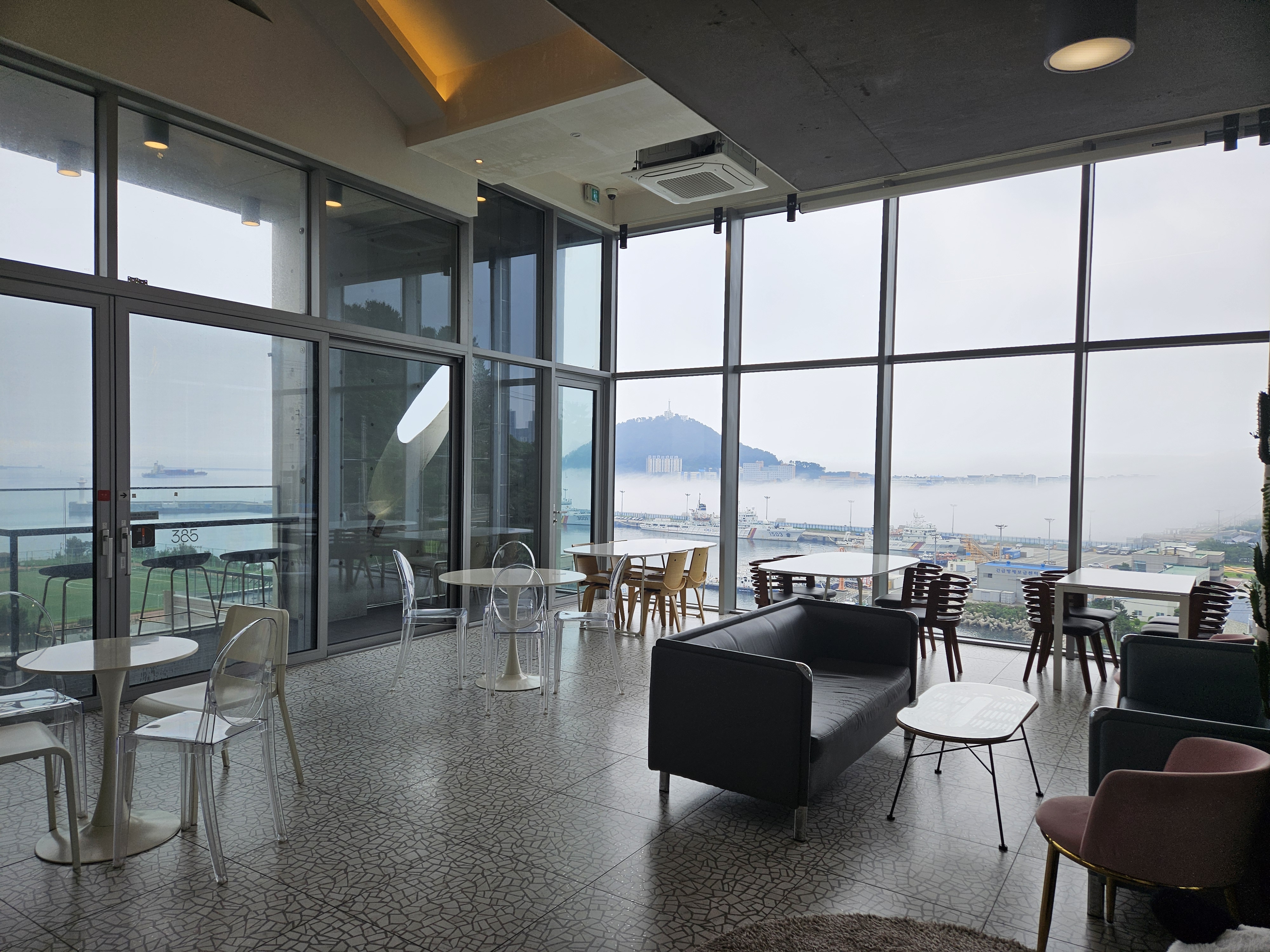 카페 385 3층 카페 모습