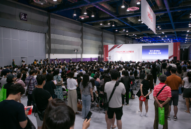 행사장 내부, 사람들