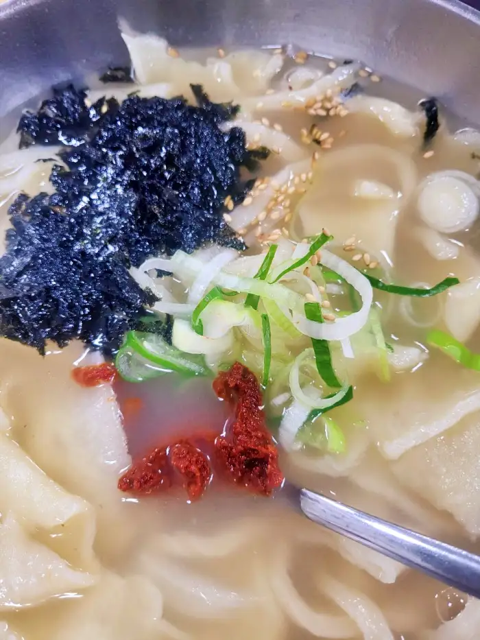 생방송 투데이 수원 남문시장 손칼국수 잔치국수 칼제비 수제비 맛집