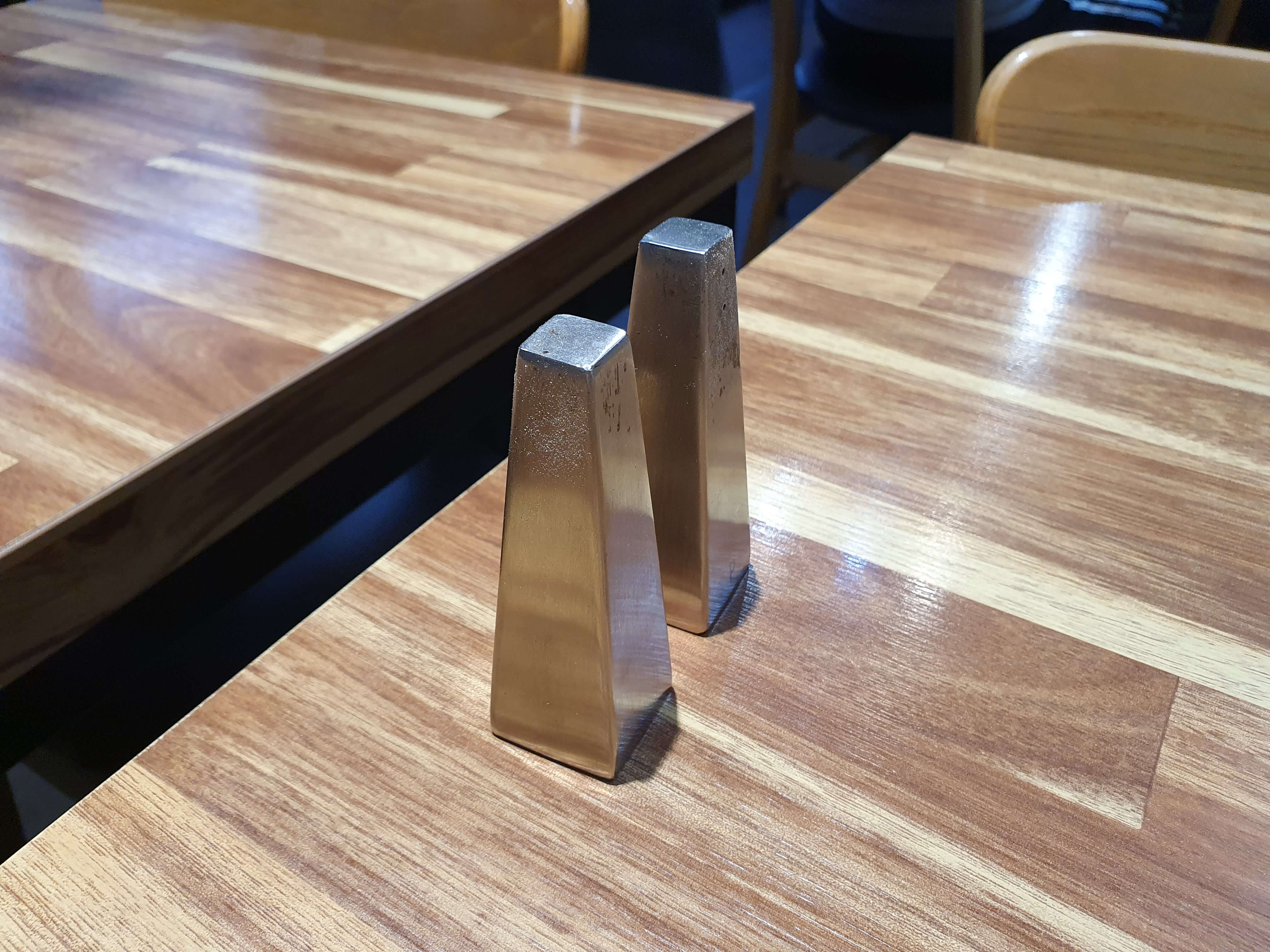 테이블 위 후추