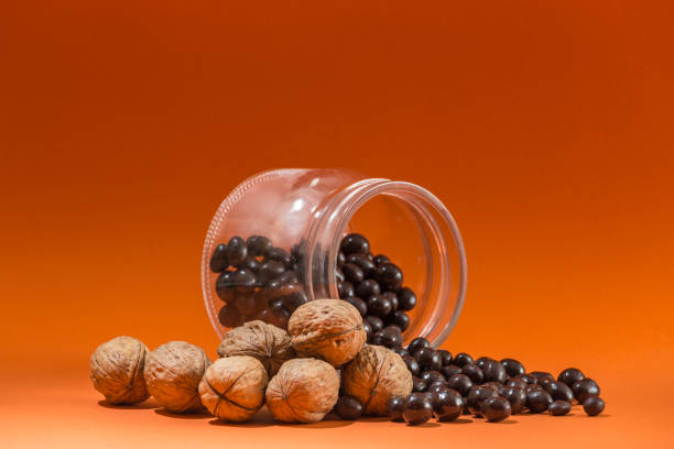 호두 검은콩 아몬드 등은 비타민E와 불포화지방산이 풍부하여 혈관을 부드럽게 하고 혈액순환을 돕습니다