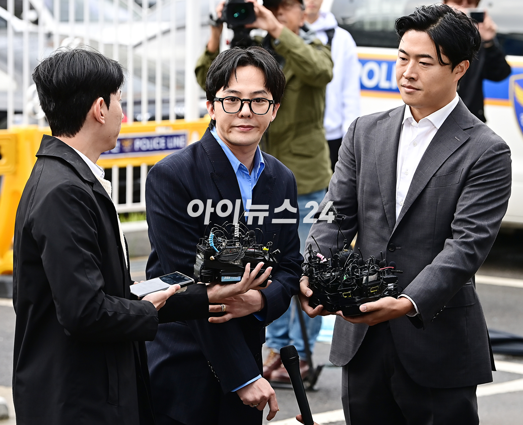 마약 투약 의혹을 받는 가수 지드래곤(GD, 권지용)이 6일 인천 남동구 논현경찰서에 출석하고 있다. [사진=곽영래 기자]
