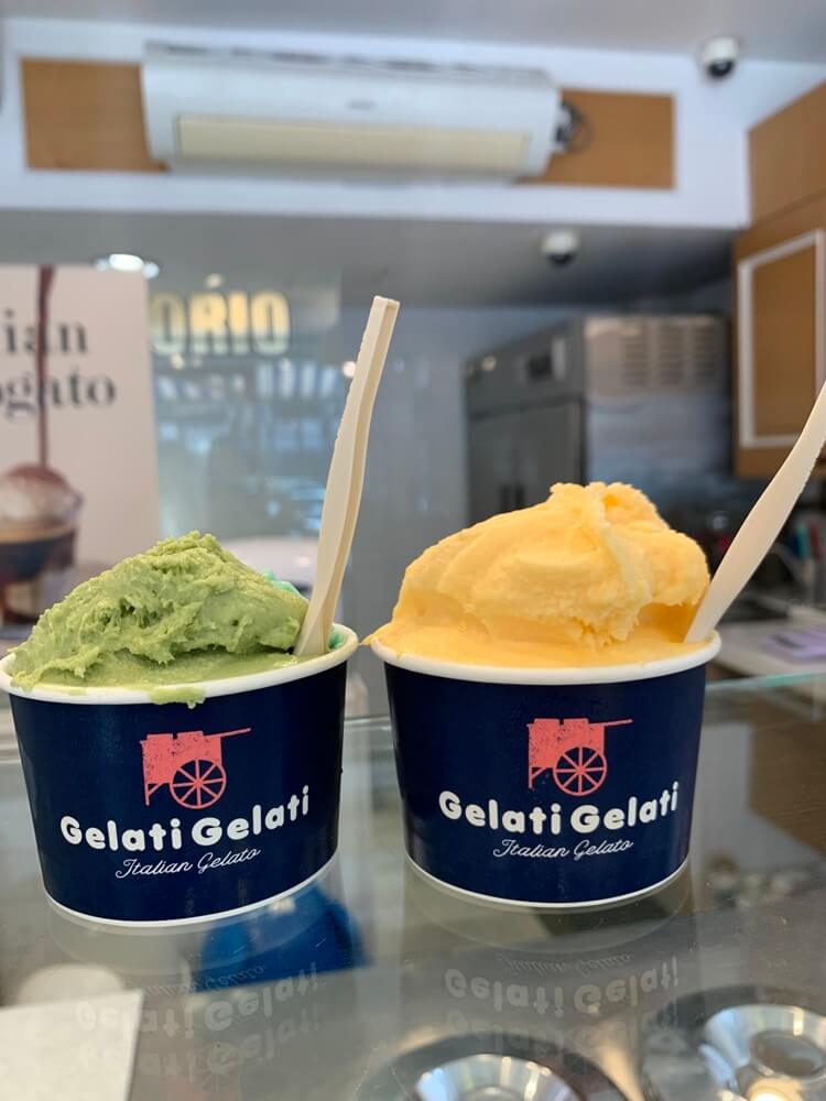 수저가 꼽아져있는 젤라또