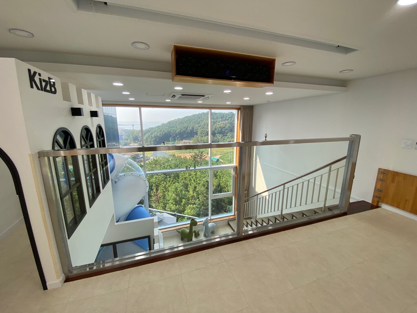 키즈비-풀빌라-복층-침실-이미지