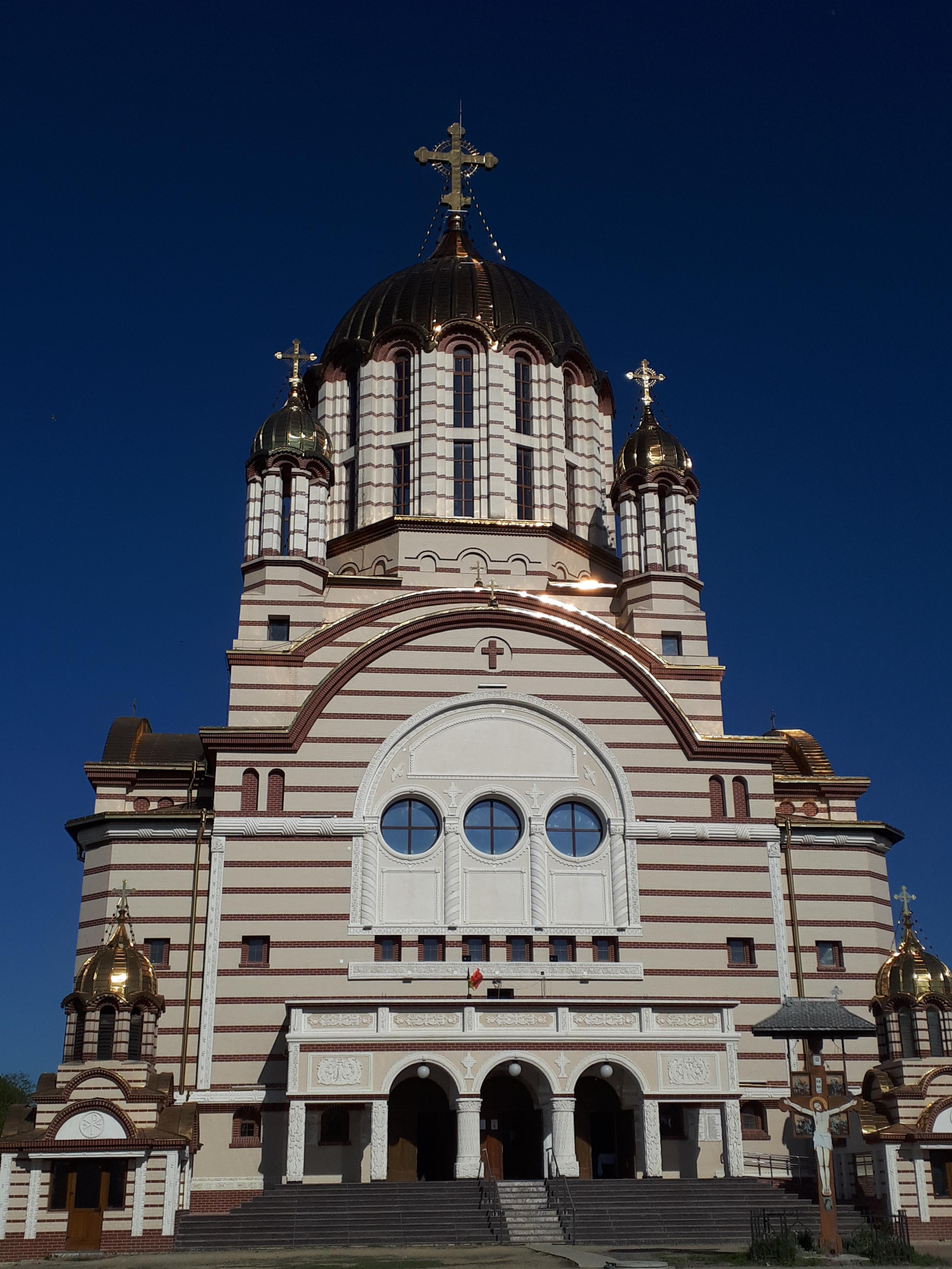 루마니아 퍼거라슈 성 니콜라스 교회 정면