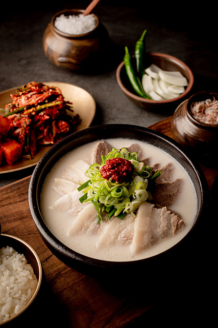 부산 수영구 광안리 맛집 현지인 추천 부산여행 로망스 대영횟집 석화연 수변최고돼지국밥 마담에뽀끄 아메리칸빌리지 진곰탕진해장 오륙도횟집 디에이블 무쇠김치삼겹