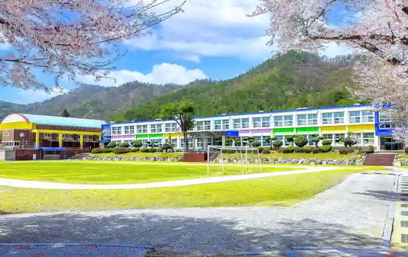 무인도의 디바 학교 촬영지 장소 나진초등학교