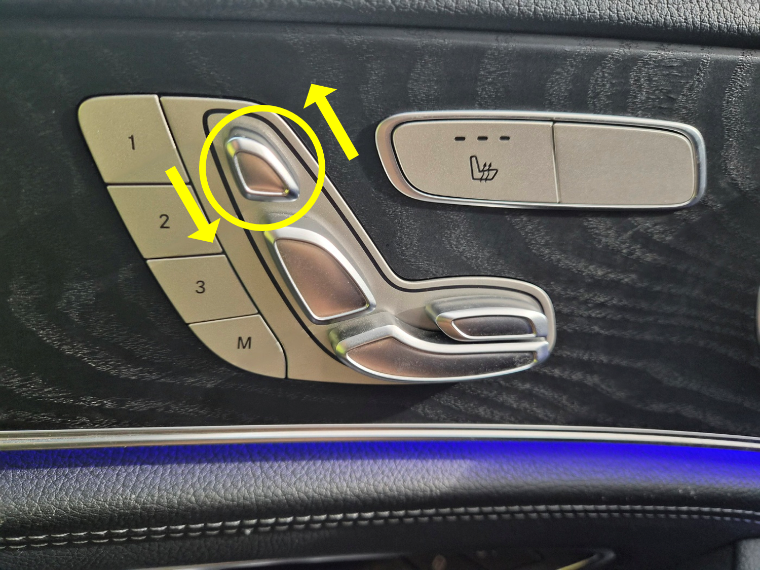 벤츠 전동시트 헤드레스트 버튼, 상하 높이 조절 방향 표시