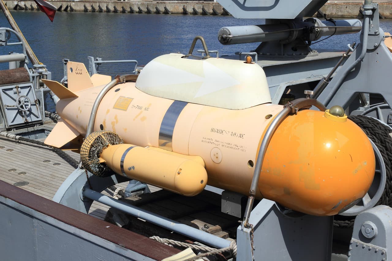 유인 잠수정과 ROV 심해 탐사 장비