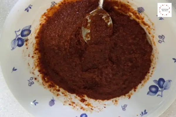 파김치-양념-갈아놓은 재료와 고춧가루 섞기