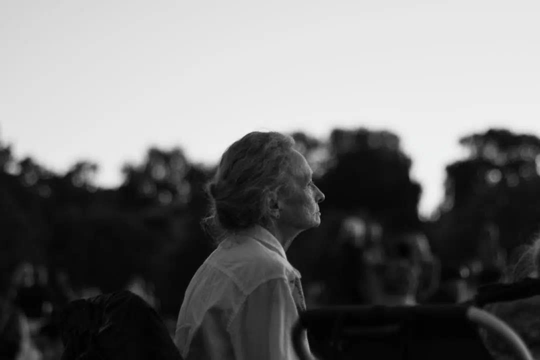 우울한 노인의 모습