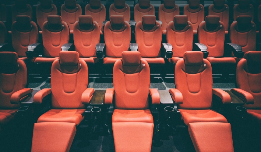 코로나로 비어있는 영화관