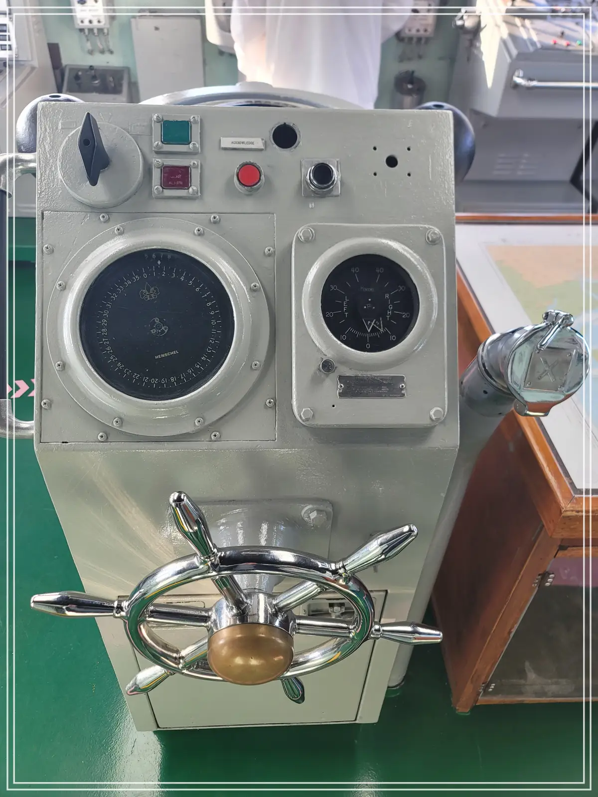 마산함-조타실-방향키