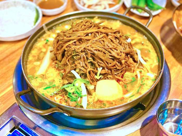 광주 맛집 추천 생방송투데이 감자탕을 덮은 산더미 고구마순 고구마순 감자탕 오늘방송 먹킷리스트