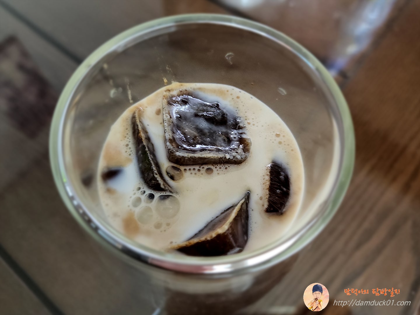 담덕이가 만든 큐브 라떼