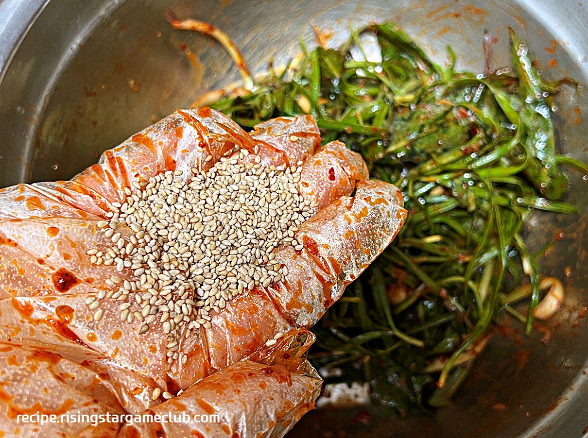 봄 고들빼기에 통깨 뿌리는 사진