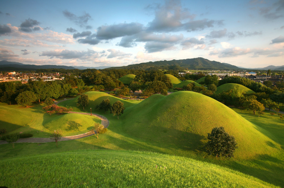 경상남도 경주를 대표하는 이미지 대릉원