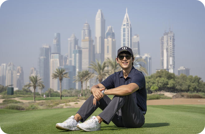 R&amp;A 홍보대사 송중기가 아마추어 선수들과 이야기를 나누고 있다. [사진=R&amp;A, 매일경제]