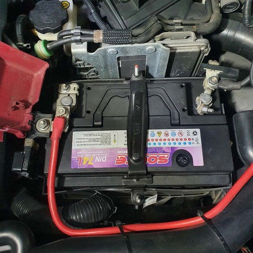 자동차-배터리-모습