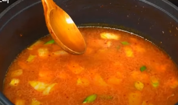 물 넣고 끓이기