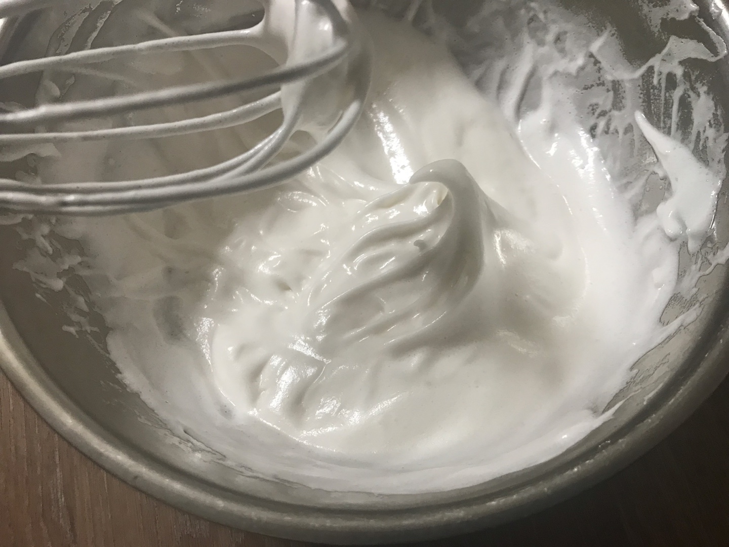손으로 머랭치기 (머랭 잘치는 법&amp;#44;머랭치기 팁)