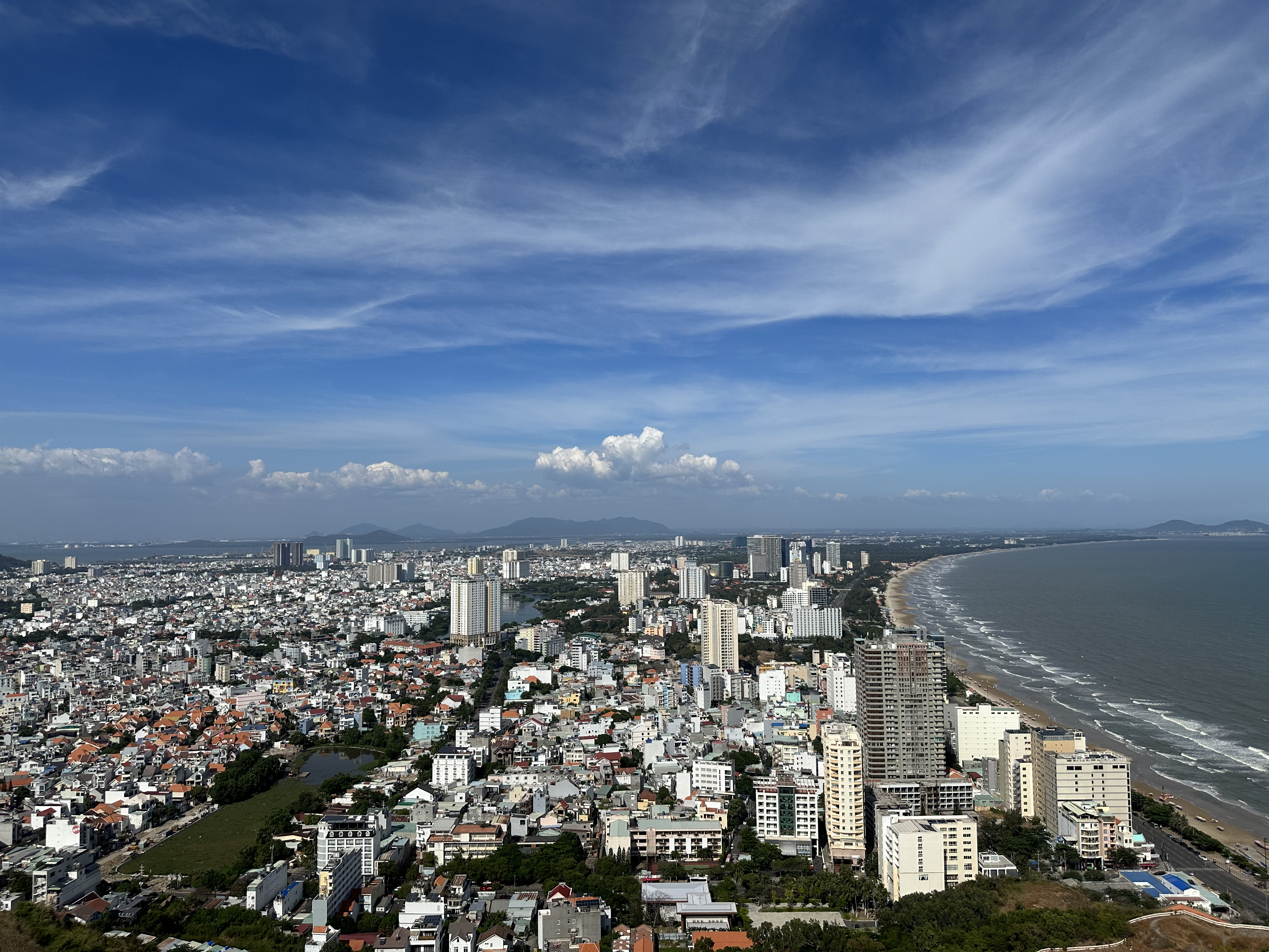 예수상 정상에서 본 붕따우 해변