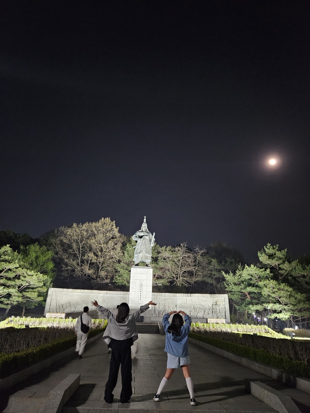 아산 신정호수공원 밤산책, 이순신 장군 동상과 보름달 아래 가족 힐링 나들이